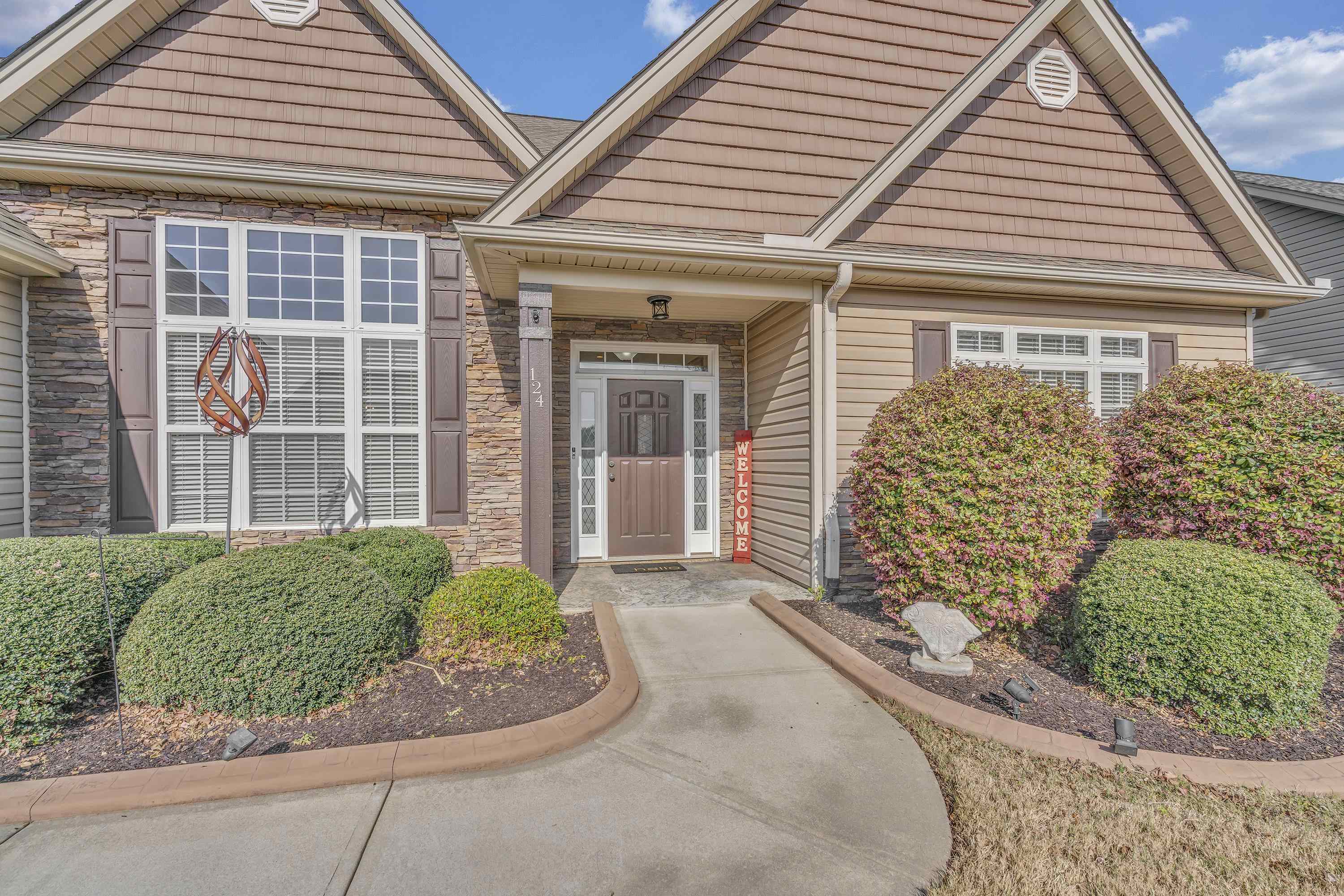 124 Dewfield Lane Boiling Springs, SC 29316 - Photo 2 of 33