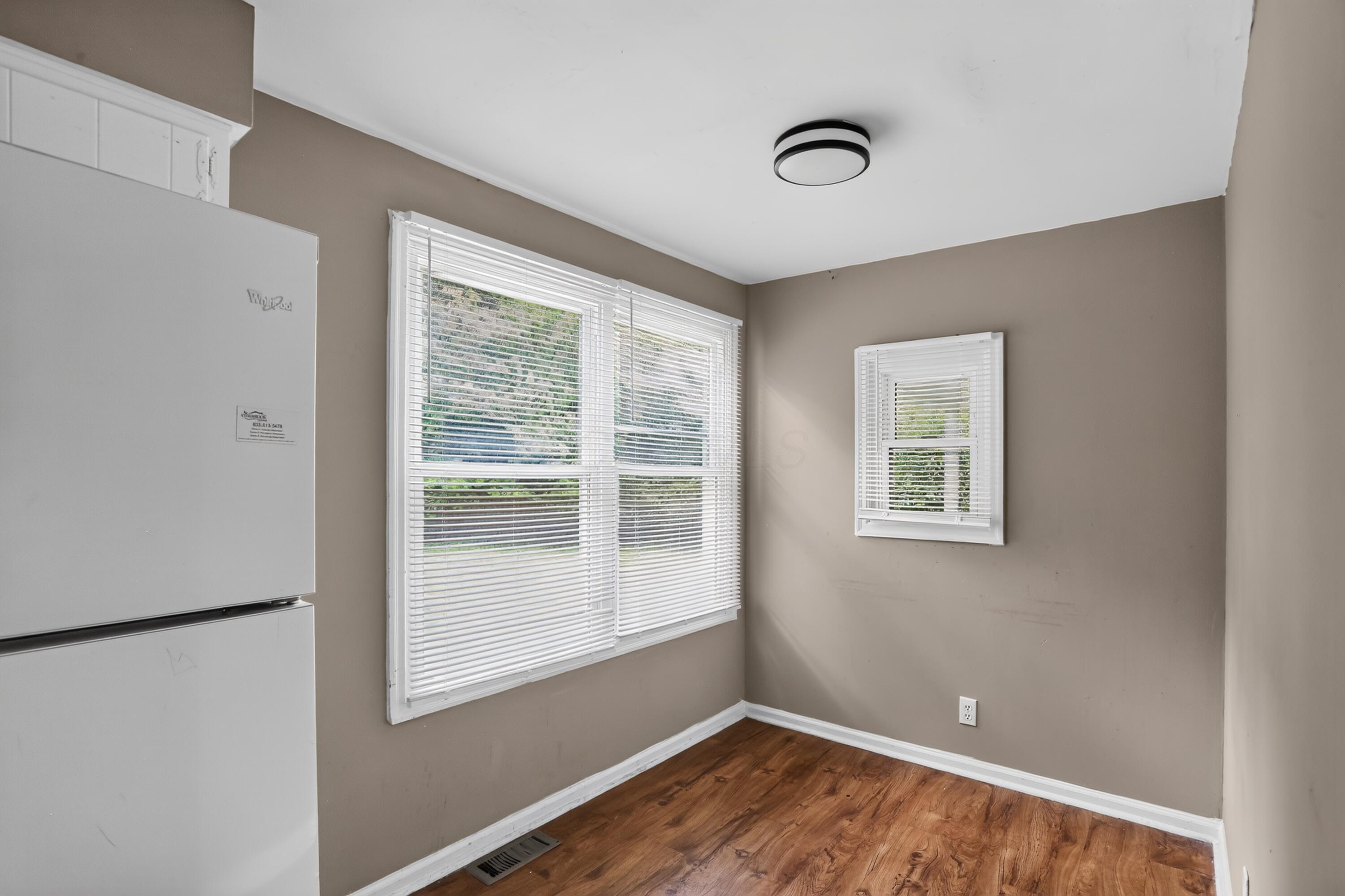 208 South James Road Columbus, OH 43213 - Photo 7 of 18 08_208_S_James_Rd-Kitchen-7063
