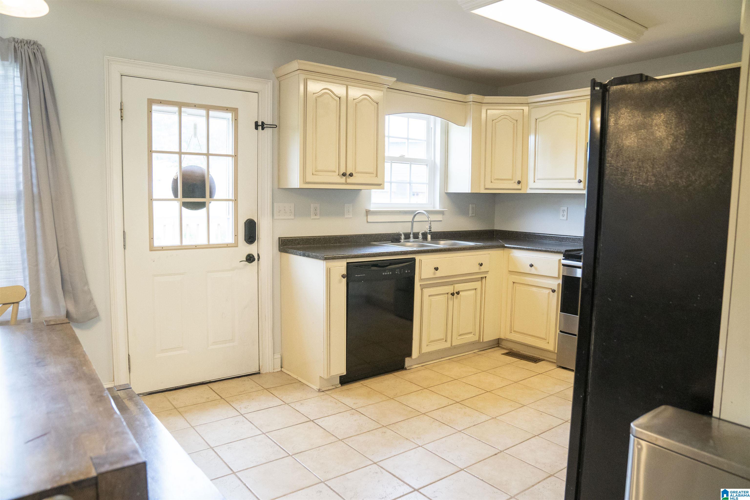 2029 Armstrong Loop Hayden, AL 35079 - Photo 12 of 36