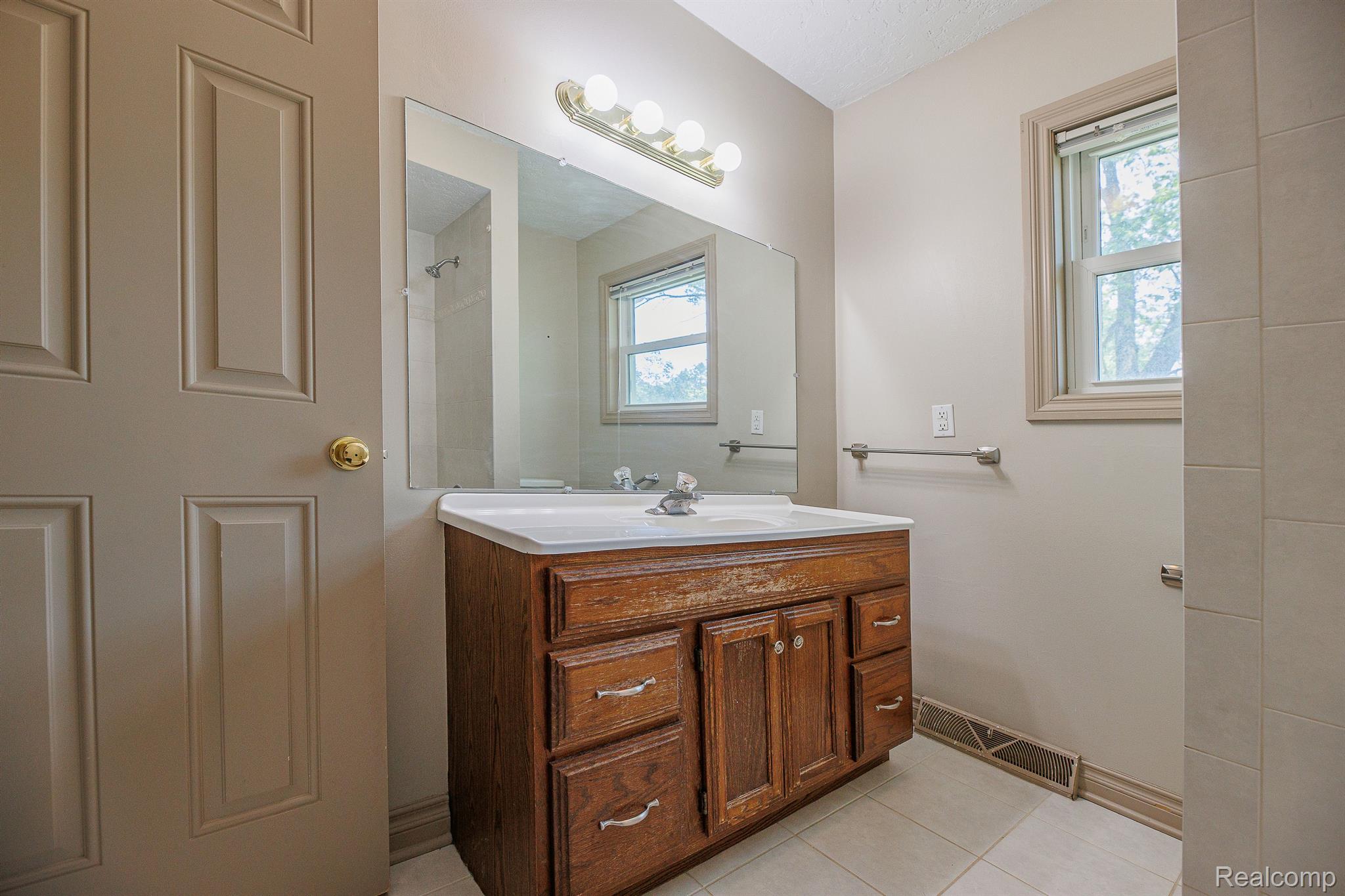 4086 Davison Road Lapeer, MI 48446 - Photo 20 of 66 Gallery Image 20