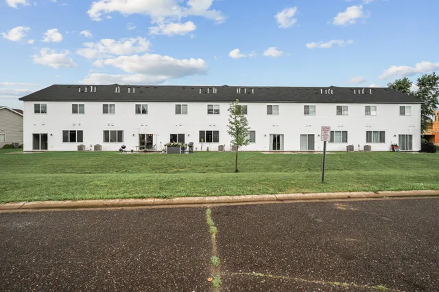 $2,200 | 2117 Cleveland Lane South, Cambridge, MN 55008