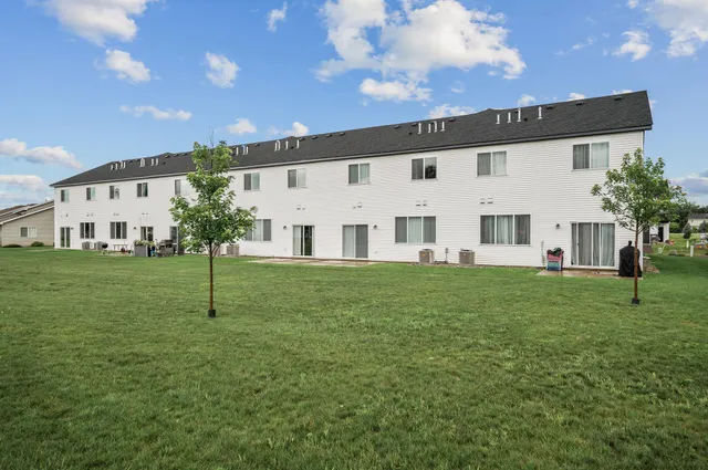 $2,200 | 2117 Cleveland Lane South, Cambridge, MN 55008