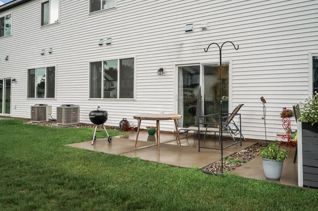 $2,200 | 2117 Cleveland Lane South, Cambridge, MN 55008