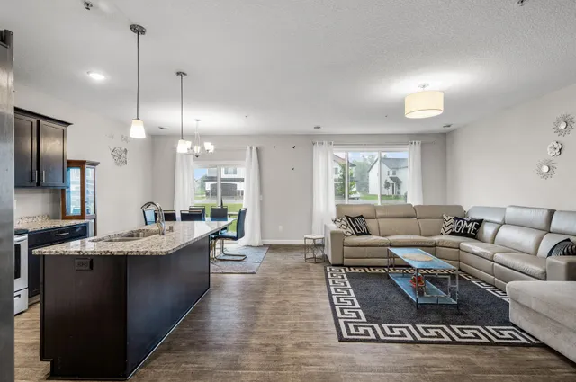 $2,200 | 2117 Cleveland Lane South, Cambridge, MN 55008