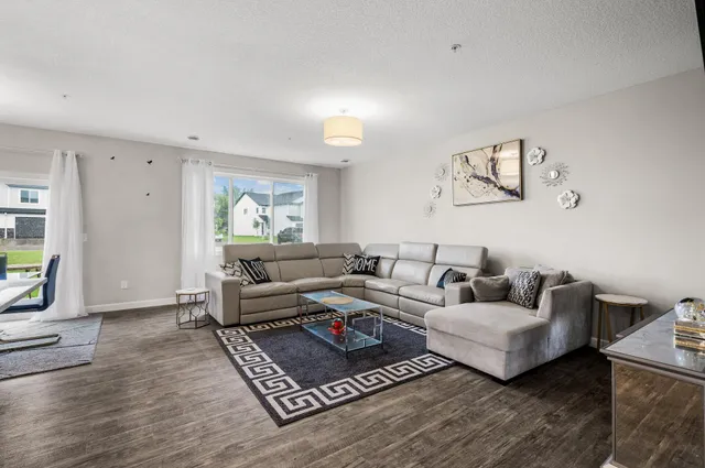 $2,200 | 2117 Cleveland Lane South, Cambridge, MN 55008