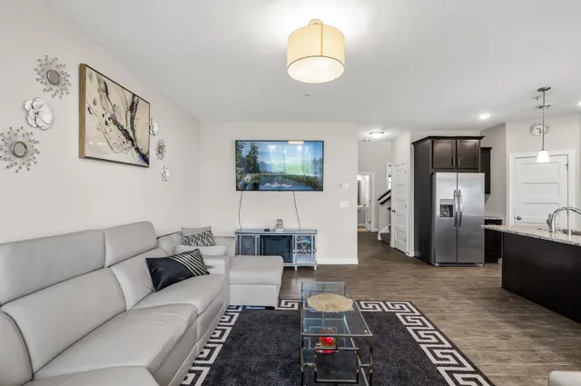 $2,200 | 2117 Cleveland Lane South, Cambridge, MN 55008