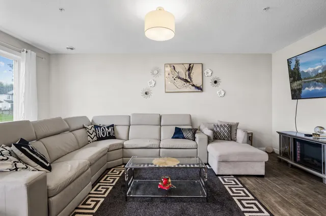 $2,200 | 2117 Cleveland Lane South, Cambridge, MN 55008