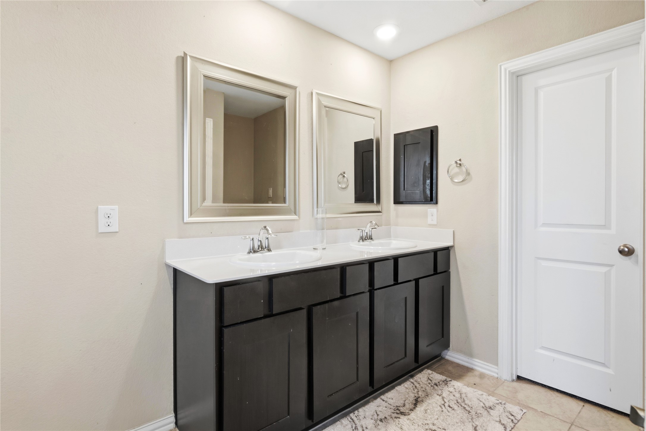 1815 Ryon Falls Drive Richmond, TX 77469 - Photo 16 of 24 a bathroom with 2 sink and a mirror