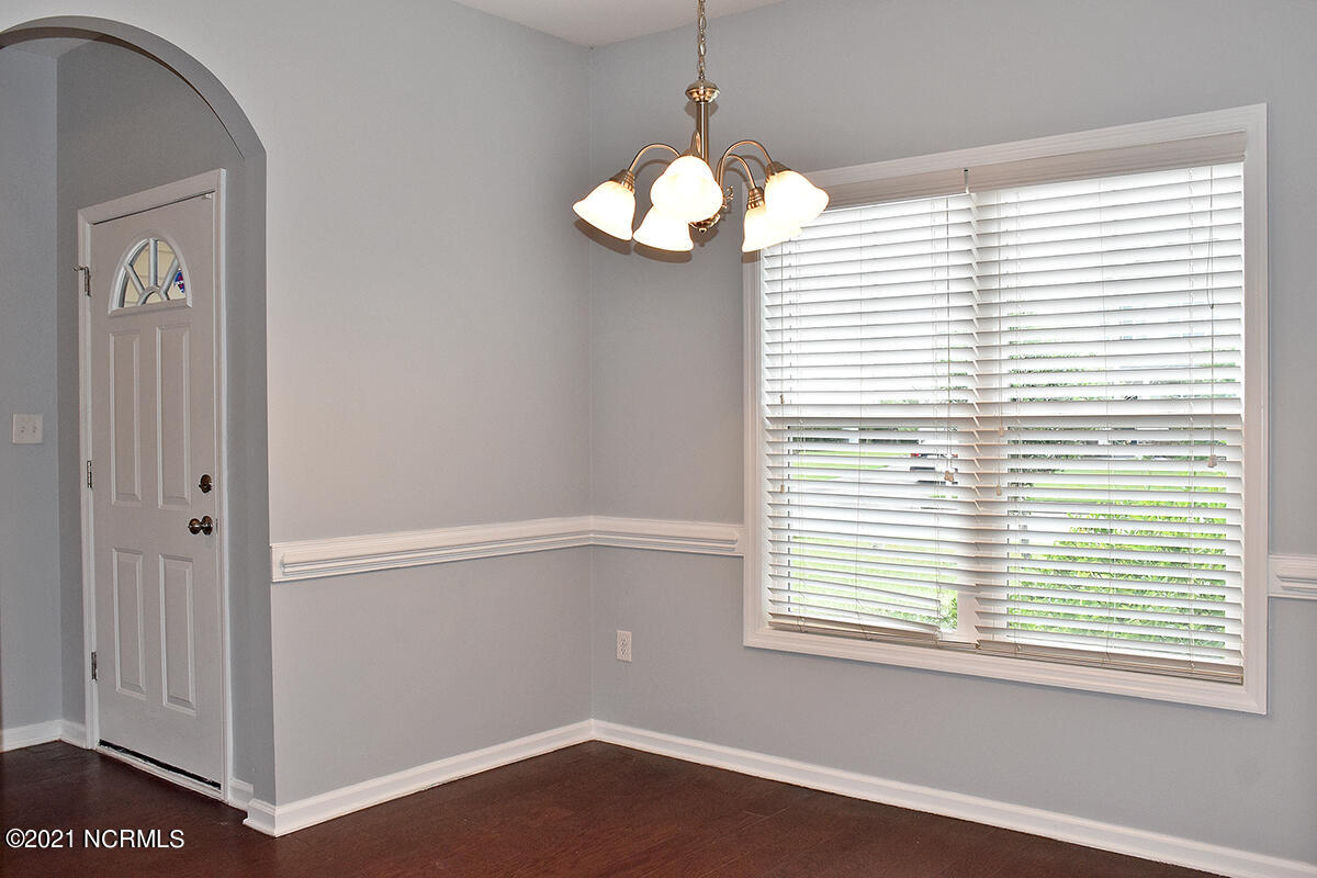 333 Kingston Road Jacksonville, NC 28546 - Photo 5 of 36 DSC_0012