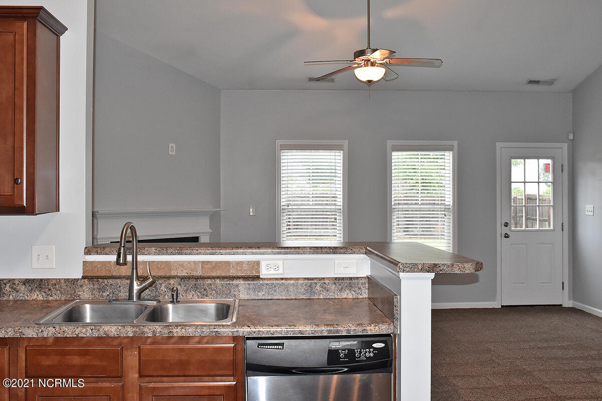 333 Kingston Road Jacksonville, NC 28546 - Photo 10 of 36 DSC_0029