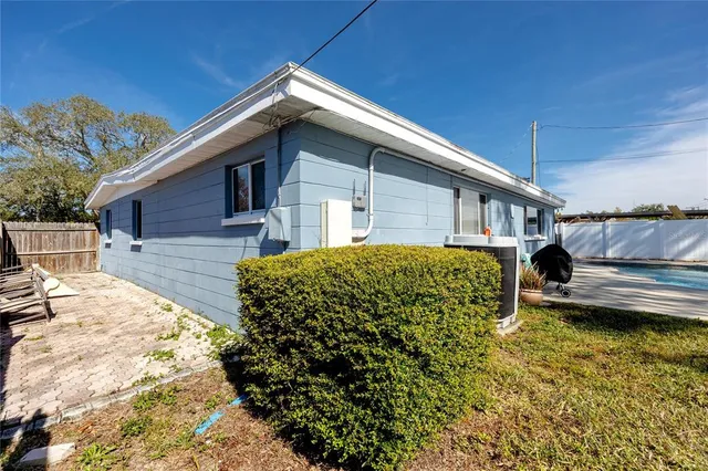 a house view with a outdoor space