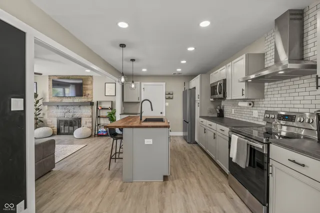 $315,000 | 6716 East 96th Street, Fishers, IN 46038