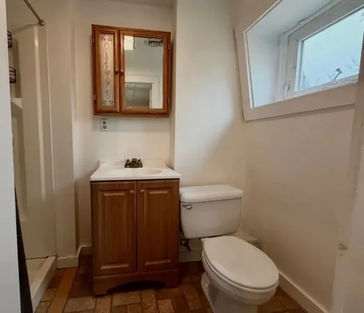 $2,400 | 127 Court Street, Unit 3, Plymouth, MA 02360