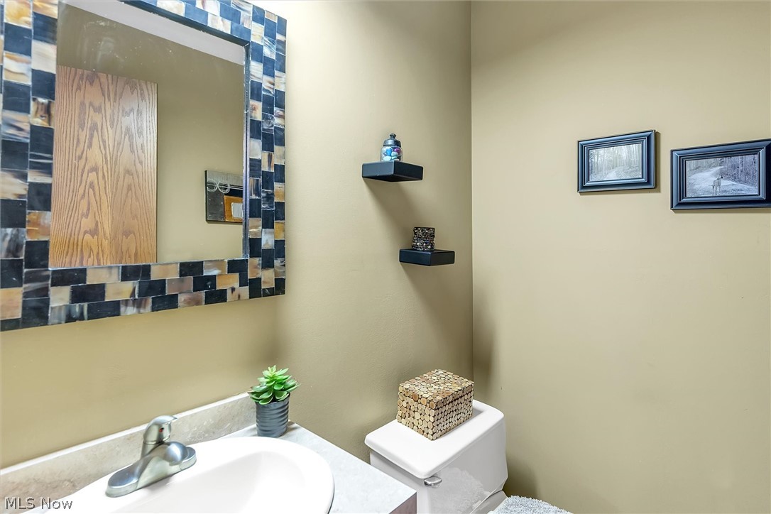 38140 Ridge Road Willoughby, OH 44094 - Photo 8 of 35 First floor bath