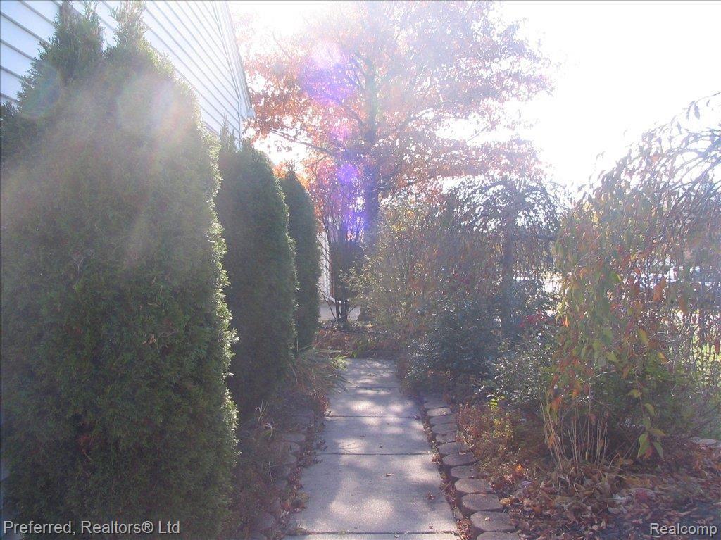 24468 Jamestowne Road Novi, MI 48375 - Photo 5 of 13 WalkwayTo Entry