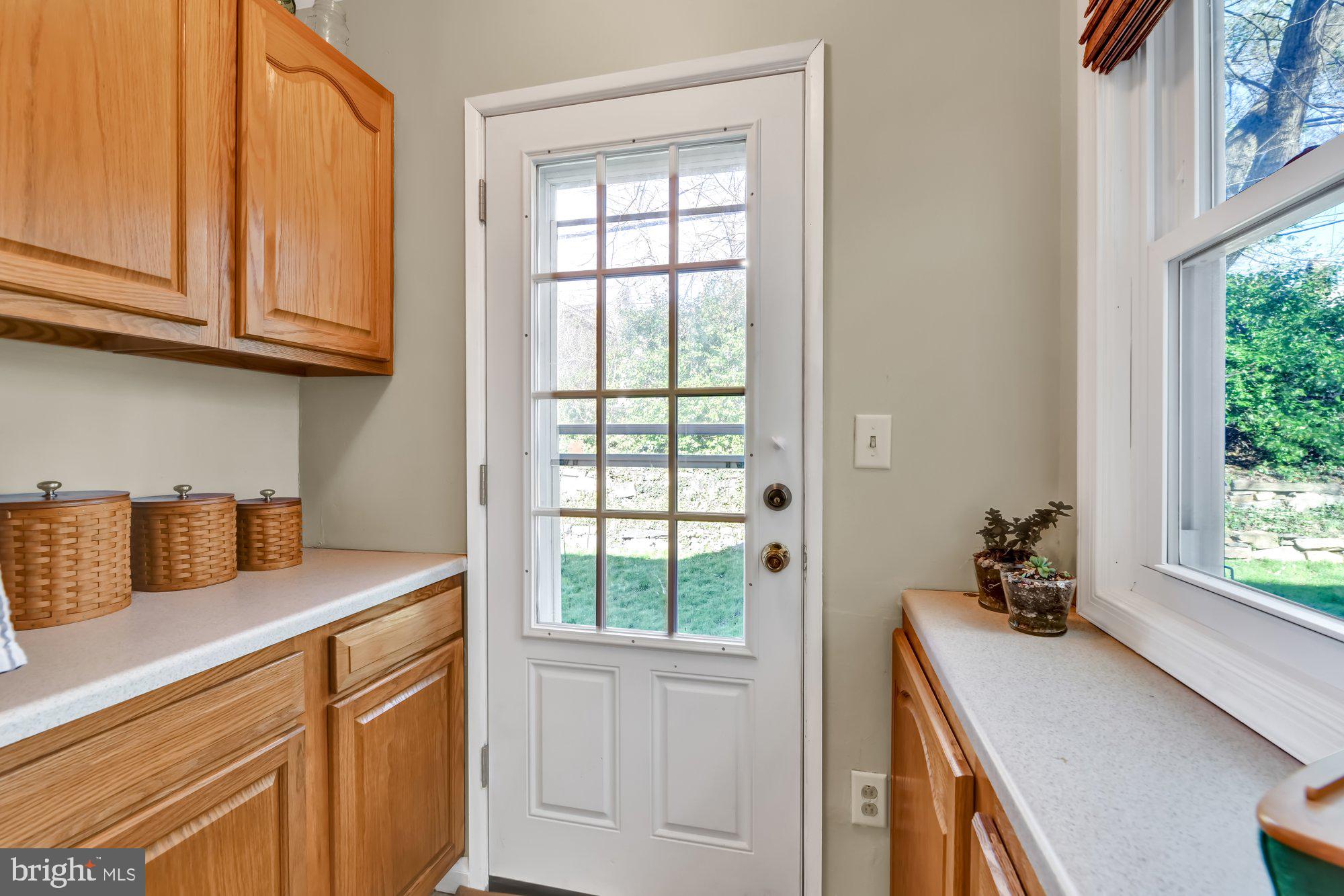 1022 St Albans Road Baltimore, MD 21239 - Photo 11 of 27 Small butler's pantry