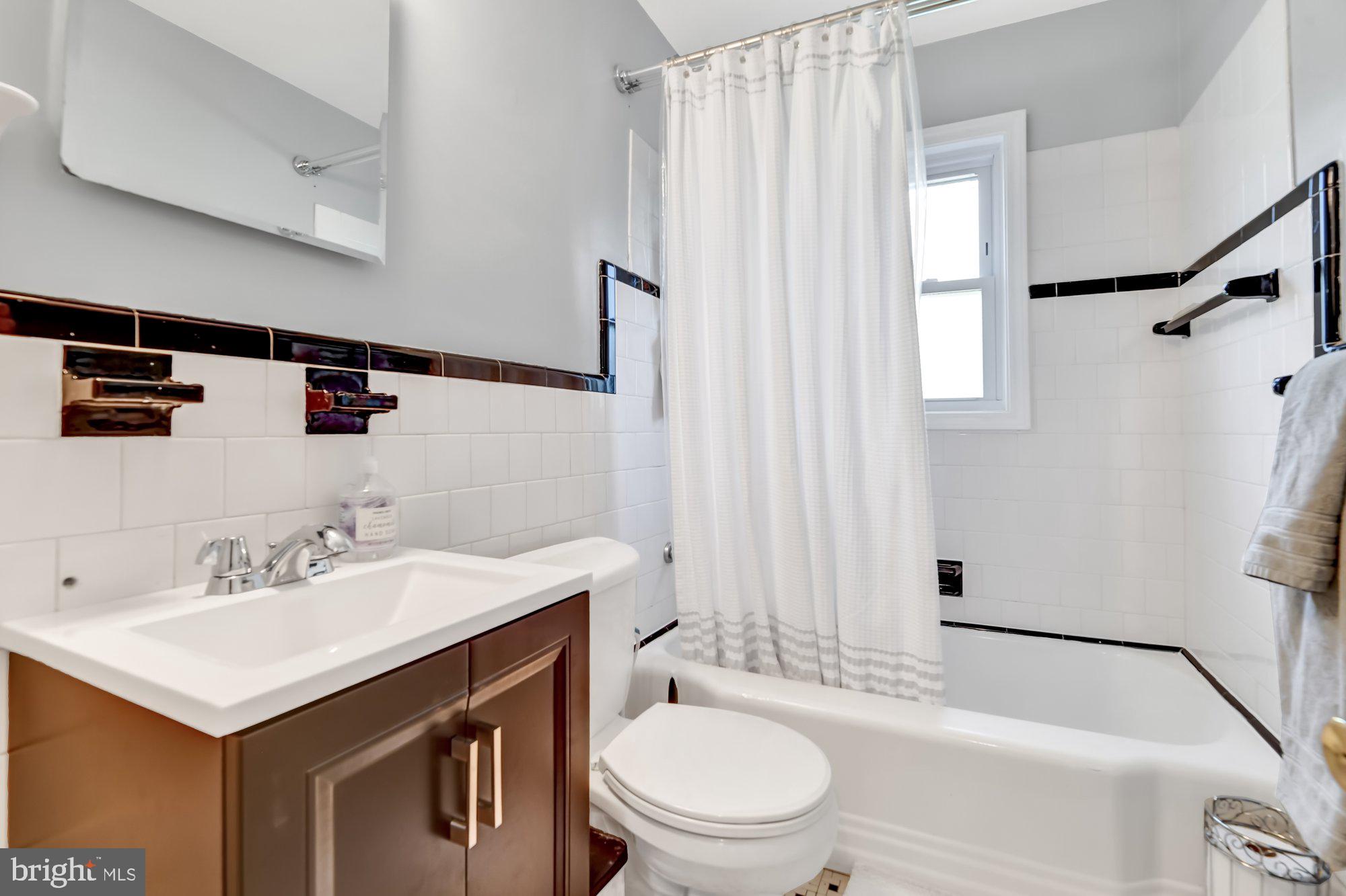 1022 St Albans Road Baltimore, MD 21239 - Photo 16 of 27 Bathroom on main level