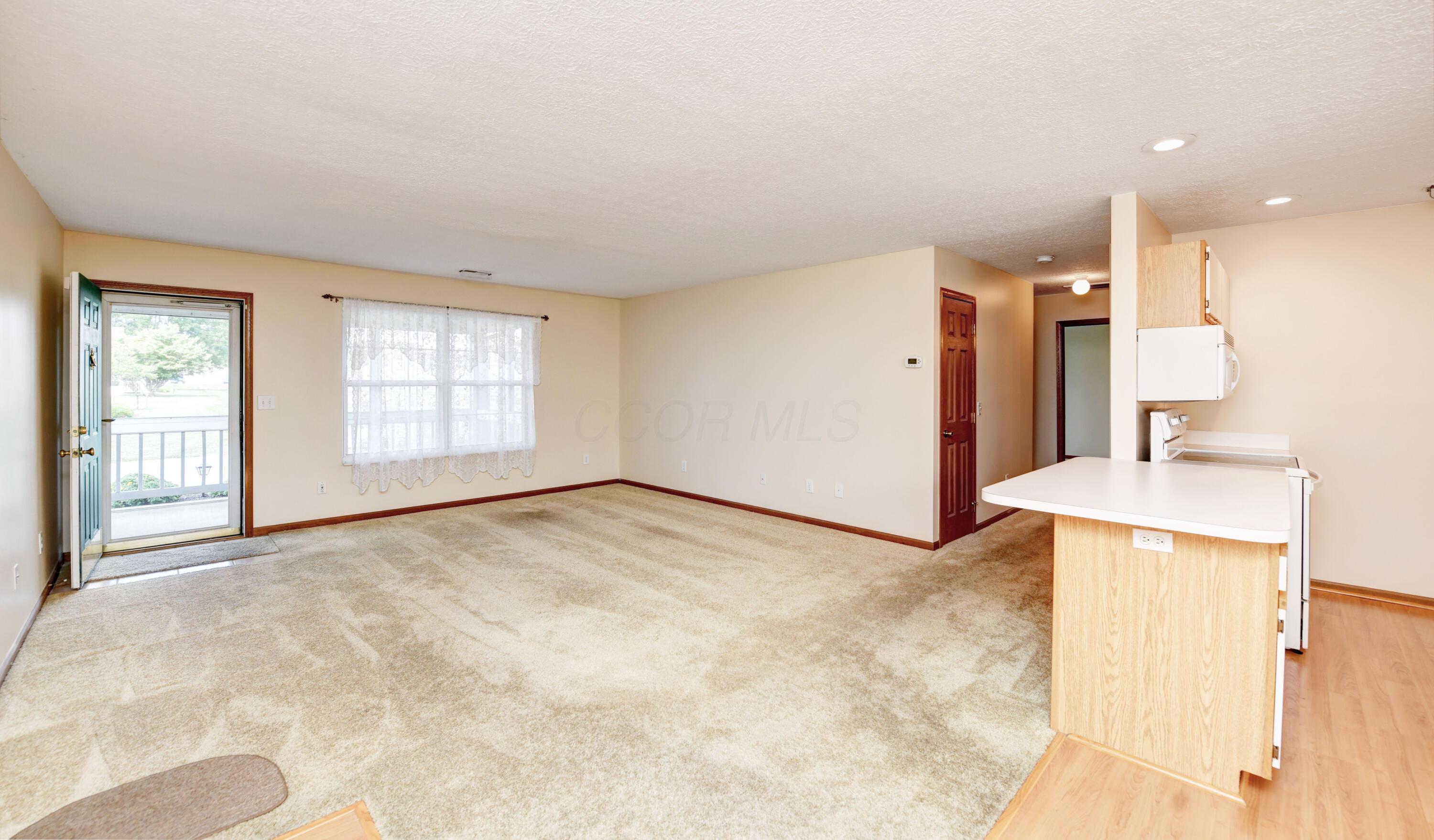 279 Goose Pond Road, Unit D Newark, OH 43055 - Photo 5 of 32 Living Space