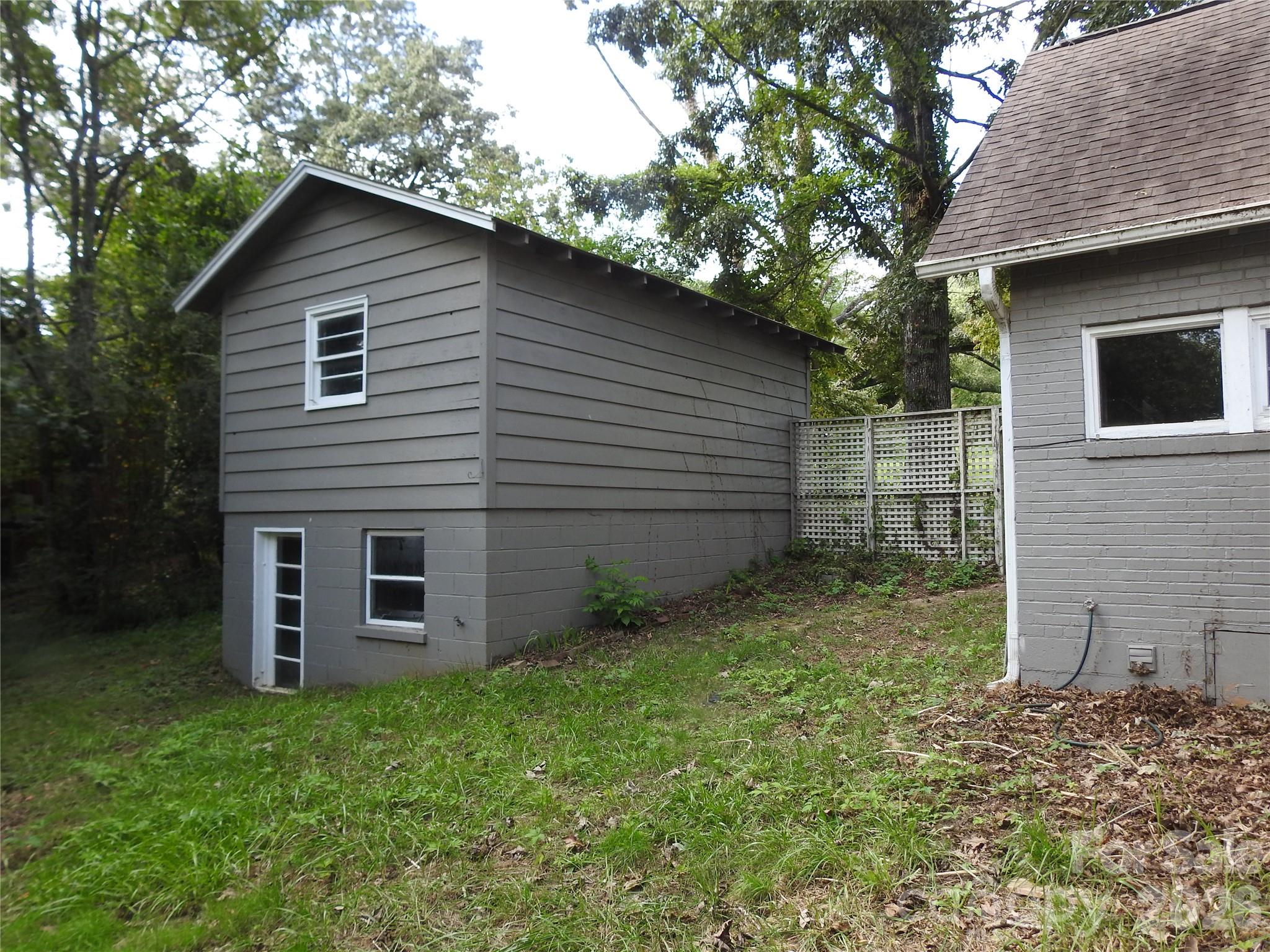 201 Merriman Road Hendersonville, NC 28791 - Photo 17 of 18