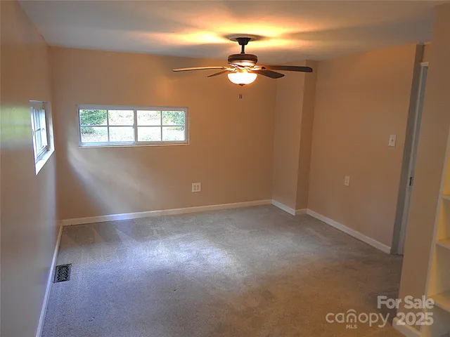 $300,000 | 201 Merriman Road, Hendersonville, NC 28791