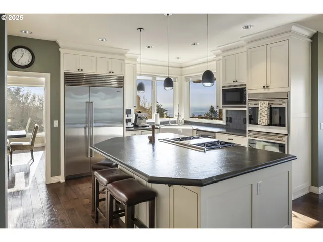 $1,850,000 | 11925 Northeast Lauren Lane, Newberg, OR 97132