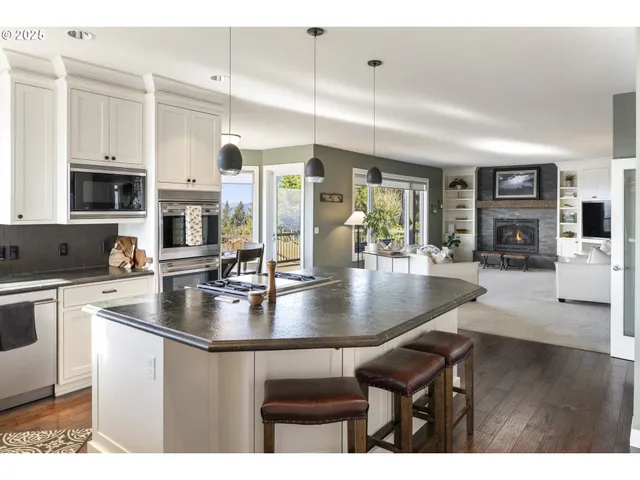 $1,850,000 | 11925 Northeast Lauren Lane, Newberg, OR 97132