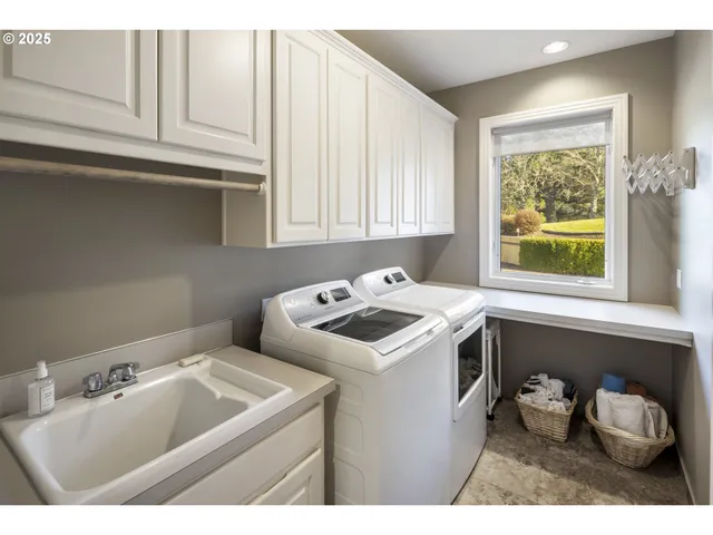 $1,850,000 | 11925 Northeast Lauren Lane, Newberg, OR 97132