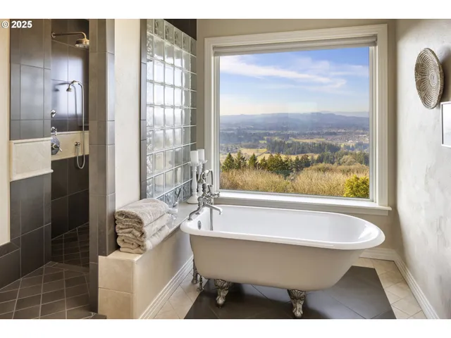 $1,850,000 | 11925 Northeast Lauren Lane, Newberg, OR 97132