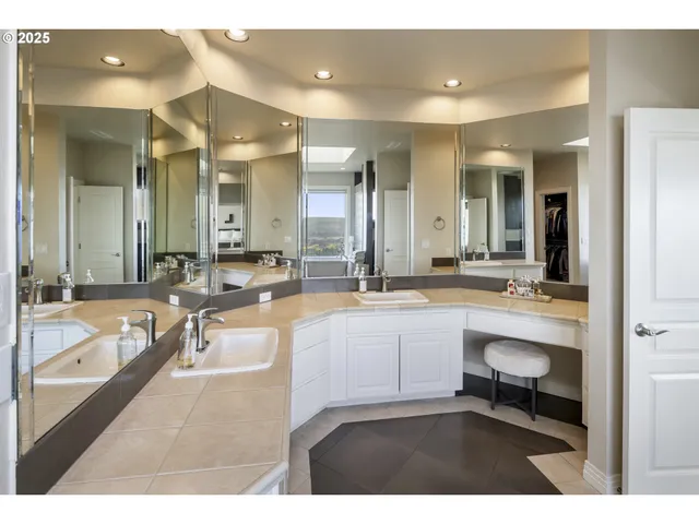 $1,850,000 | 11925 Northeast Lauren Lane, Newberg, OR 97132