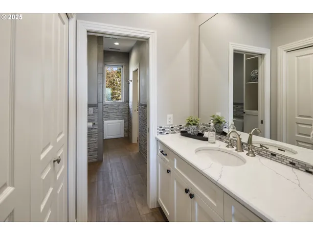 $1,850,000 | 11925 Northeast Lauren Lane, Newberg, OR 97132