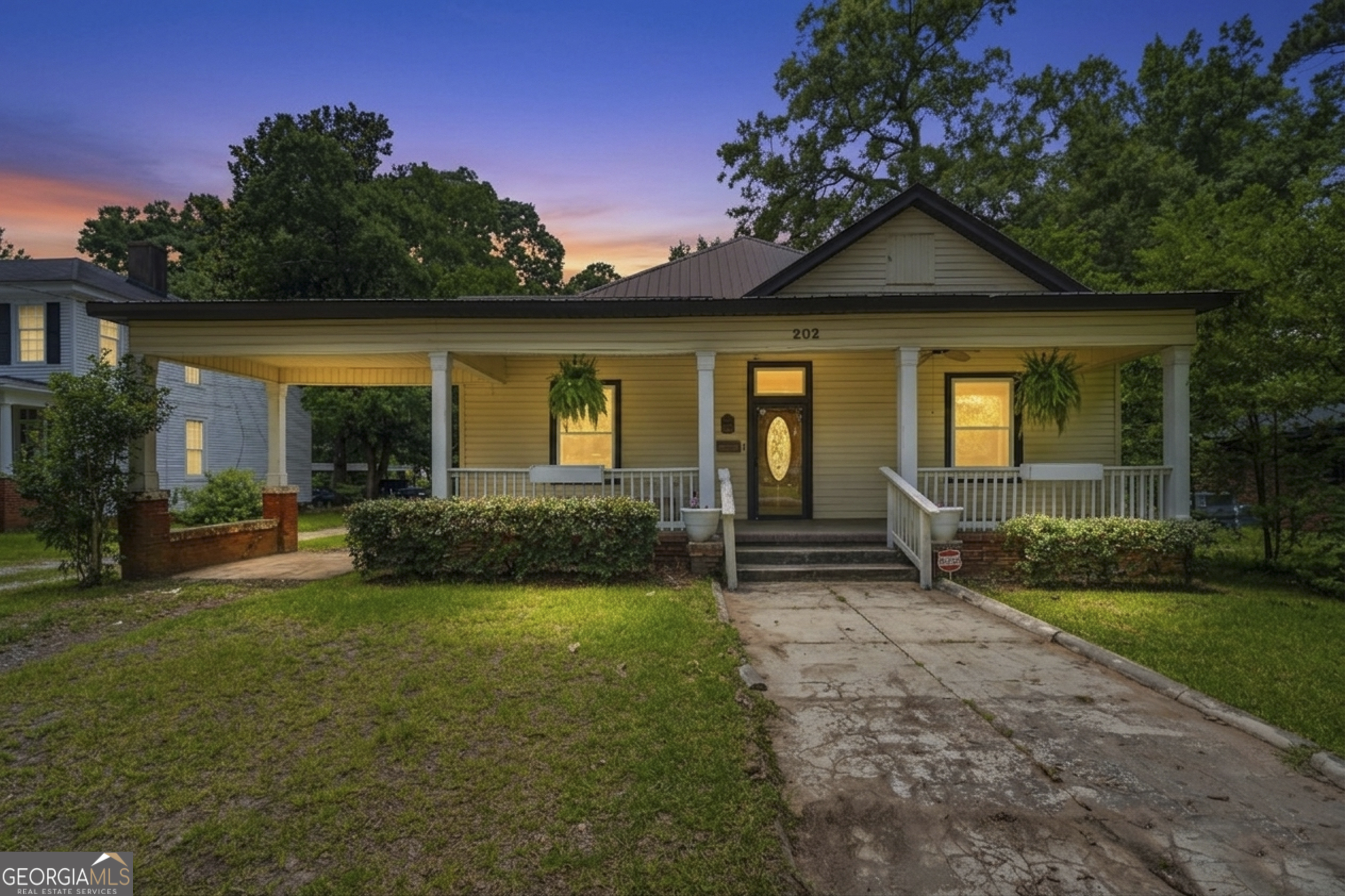 202 Everett Square Fort Valley, GA 31030 - Photo 2 of 48