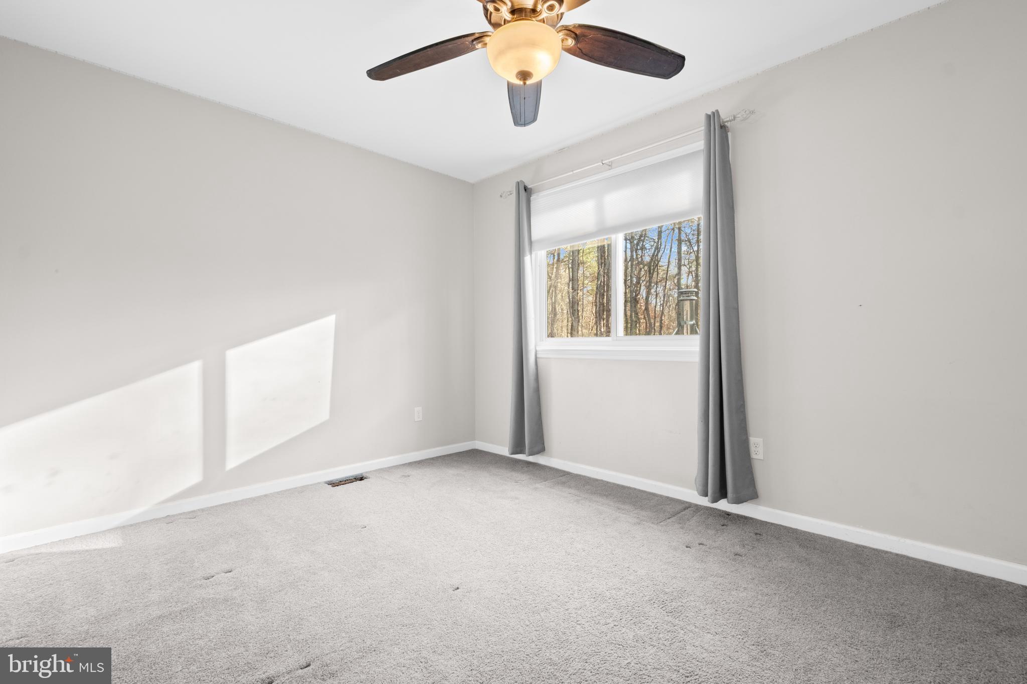 127 Heath Road Medford, NJ 08055 - Photo 37 of 63 an empty room with chandelier fan