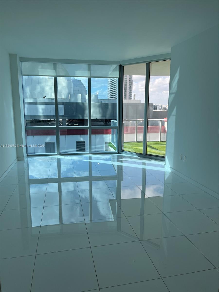 851 Northeast 1st Avenue, Unit 906 Miami, FL 33132 - Photo 8 of 27