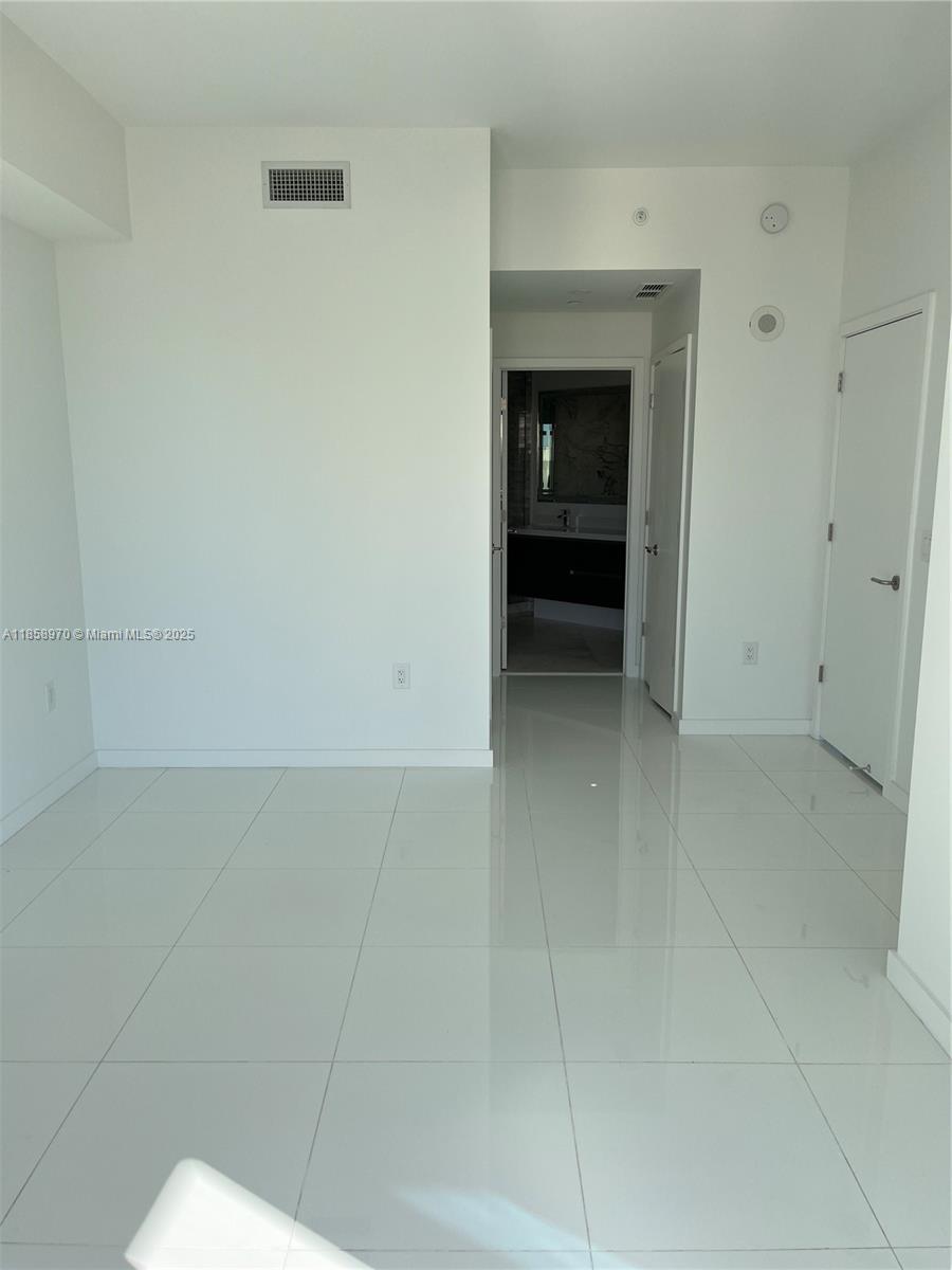 851 Northeast 1st Avenue, Unit 906 Miami, FL 33132 - Photo 10 of 27