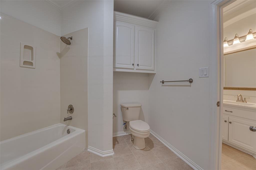 2216 Kings Pass Heath, TX 75032 - Photo 32 of 40 a bathroom with a toilet a sink and bathtub