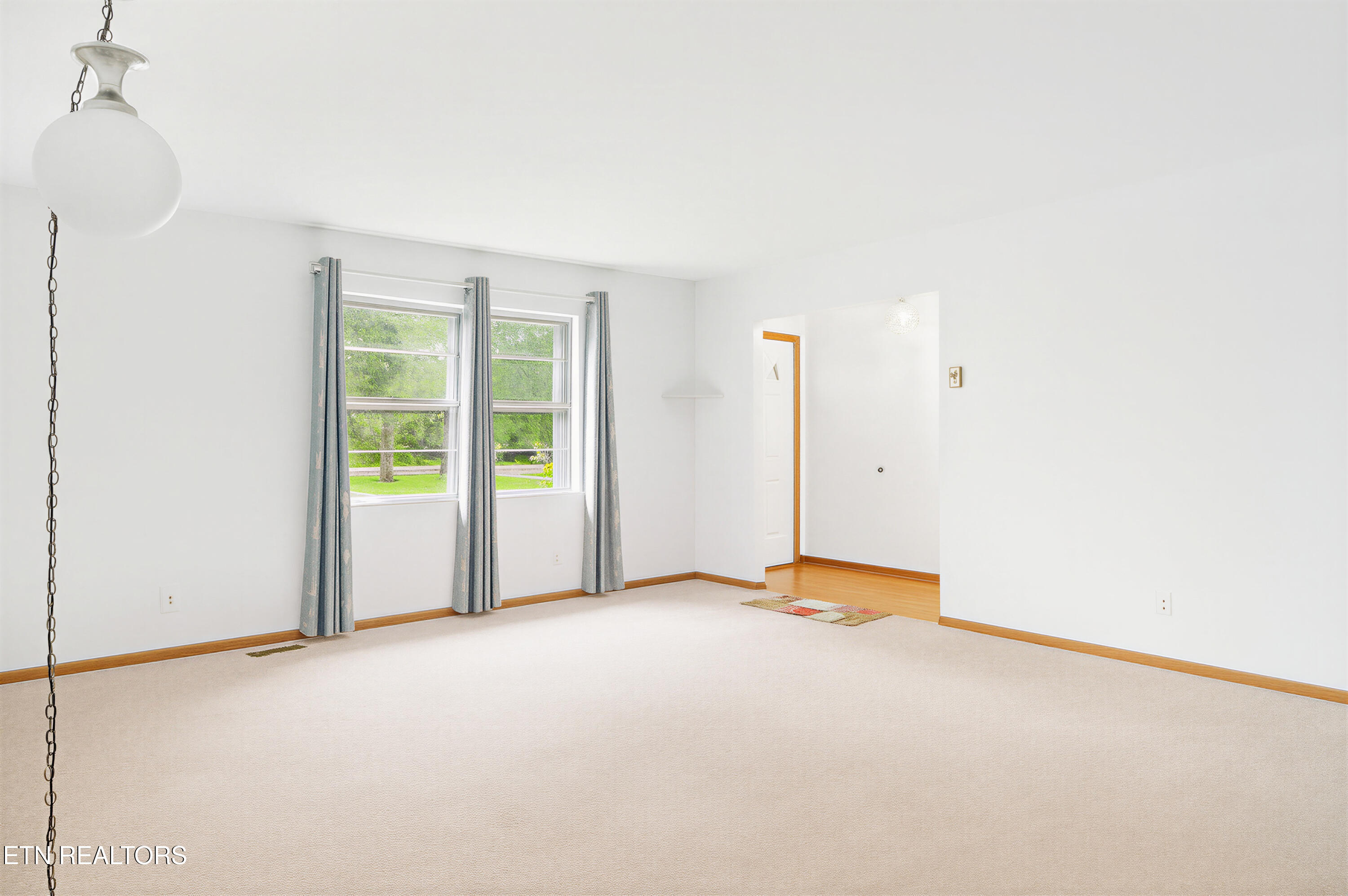 217 Arms Road Knoxville, TN 37924 - Photo 2 of 29 Family Room_02