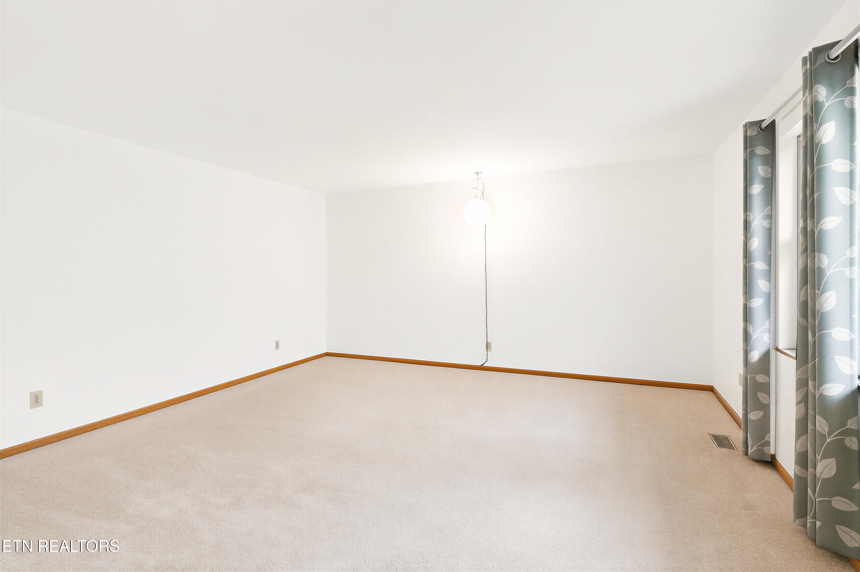 217 Arms Road Knoxville, TN 37924 - Photo 23 of 29 Family Room_01