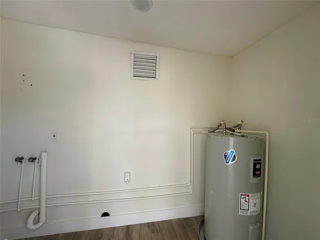 a view of a house with entryway