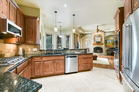 $879,500 | 117 View Drive, Georgetown, TX 78628
