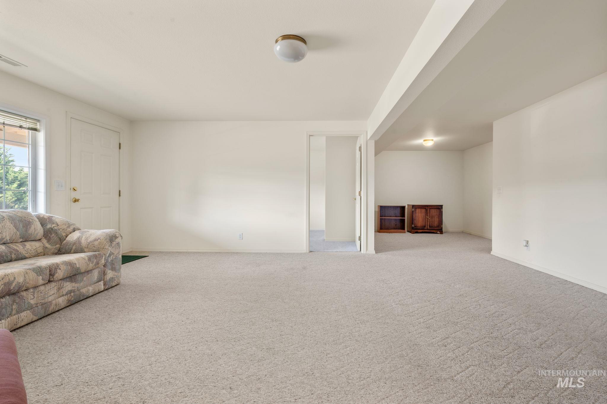 824 15th Avenue Lewiston, ID 83501 - Photo 27 of 37 Carpeted living room featuring baseboards