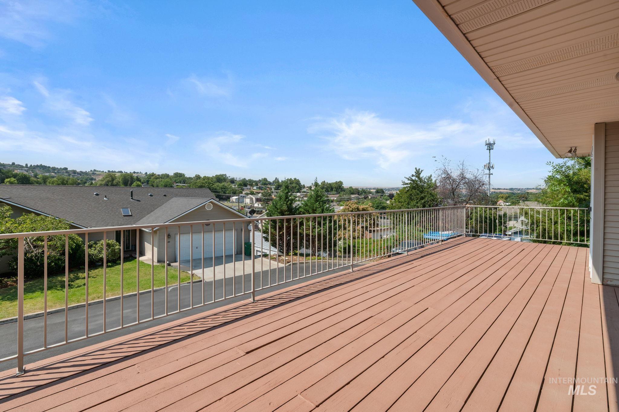824 15th Avenue Lewiston, ID 83501 - Photo 34 of 37 View of wooden deck