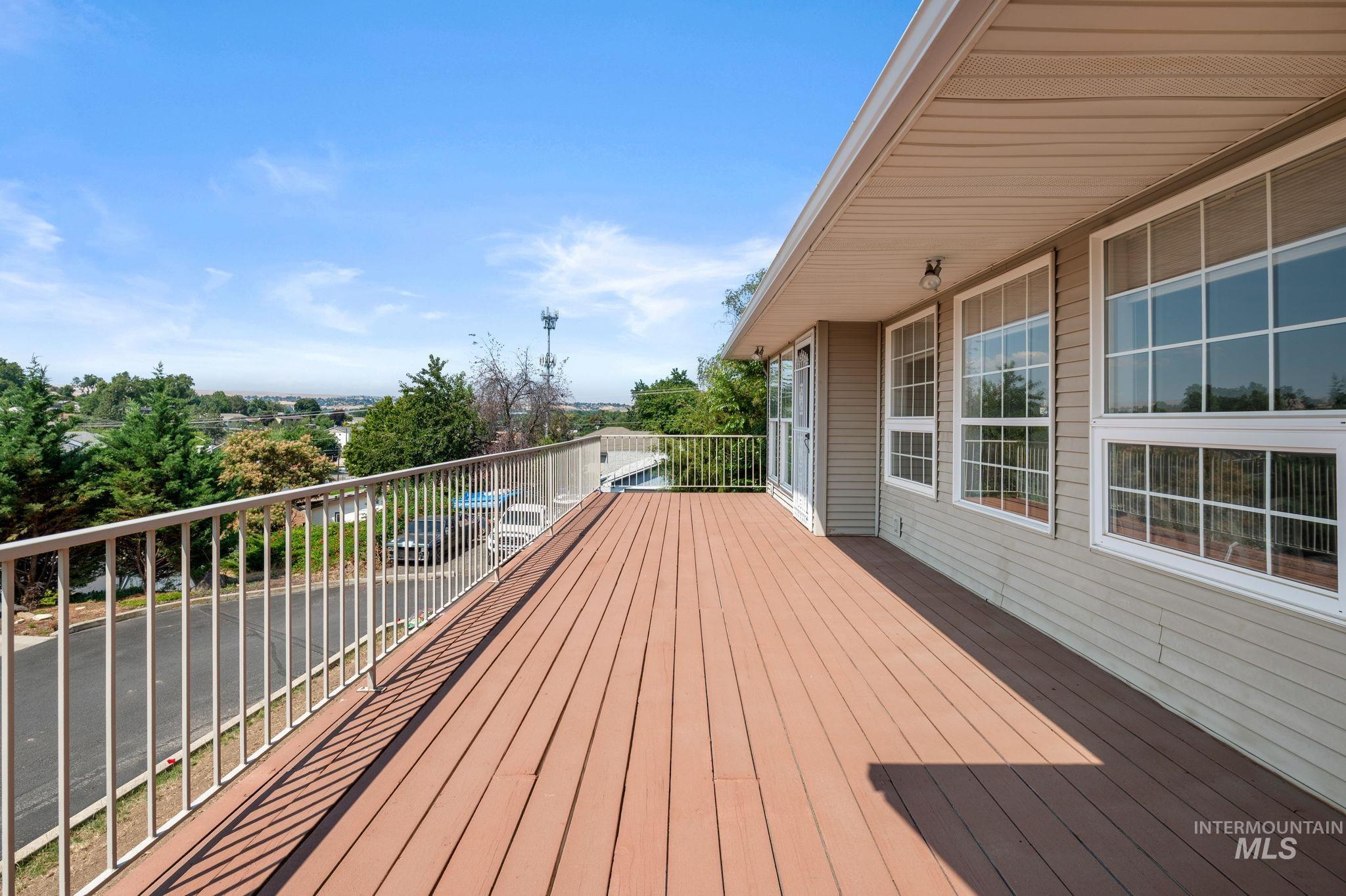 824 15th Avenue Lewiston, ID 83501 - Photo 35 of 37 View of deck
