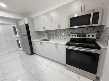 $1,800 | 405 Southeast 23rd Street, Unit 1, Fort Lauderdale, FL 33316