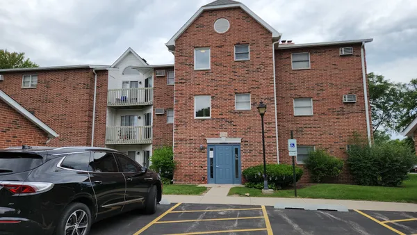 $175,000 | 1354 Cunat Court, Unit 1D, Lake In The Hills, IL 60156