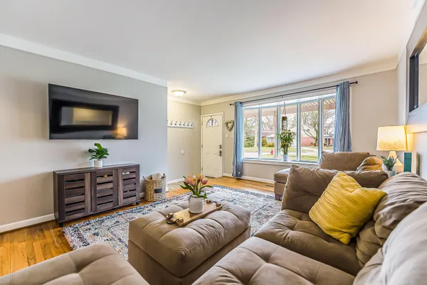 $409,900 | 15507 Williams Street, Livonia, MI 48154