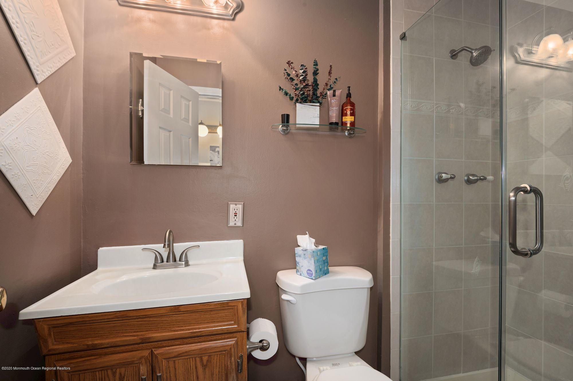 7 Lancelot Road Manalapan, NJ 07726 - Photo 17 of 31 Master Bath