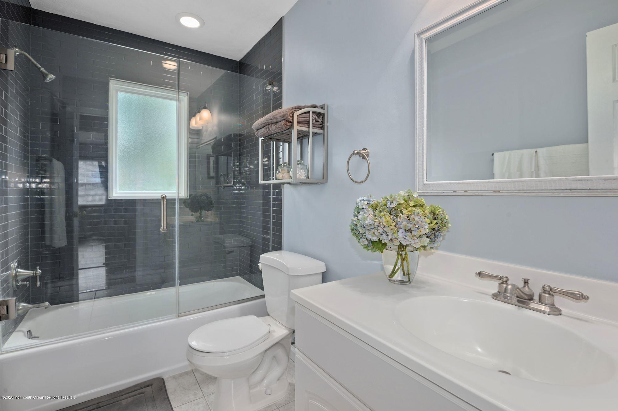 7 Lancelot Road Manalapan, NJ 07726 - Photo 18 of 31 Main Bath