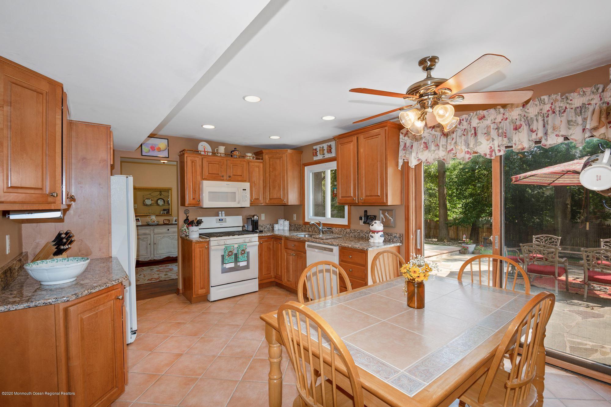 7 Lancelot Road Manalapan, NJ 07726 - Photo 3 of 31 Eat-in-Kitchen