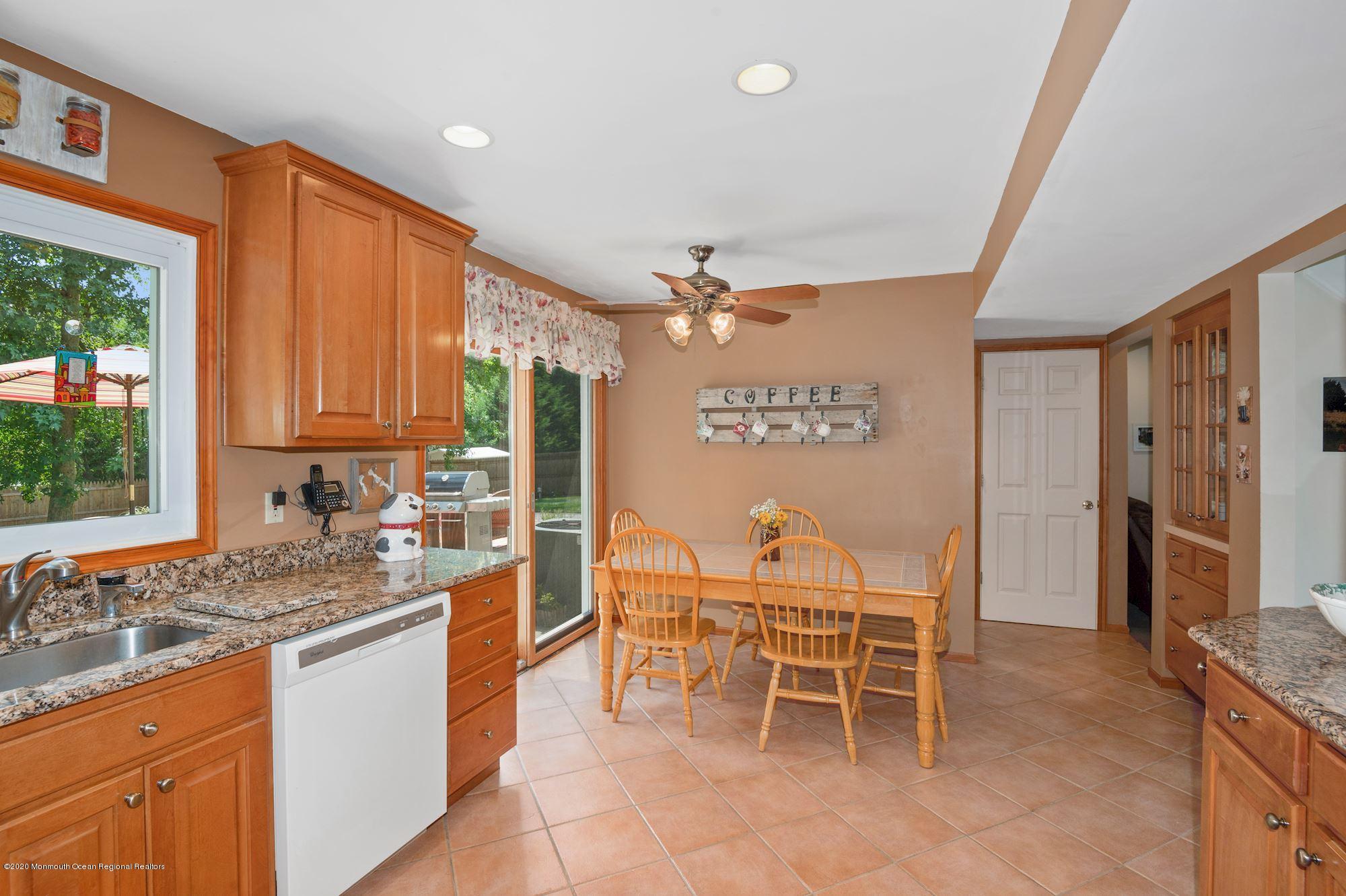 7 Lancelot Road Manalapan, NJ 07726 - Photo 5 of 31 Eat-in-Kitchen
