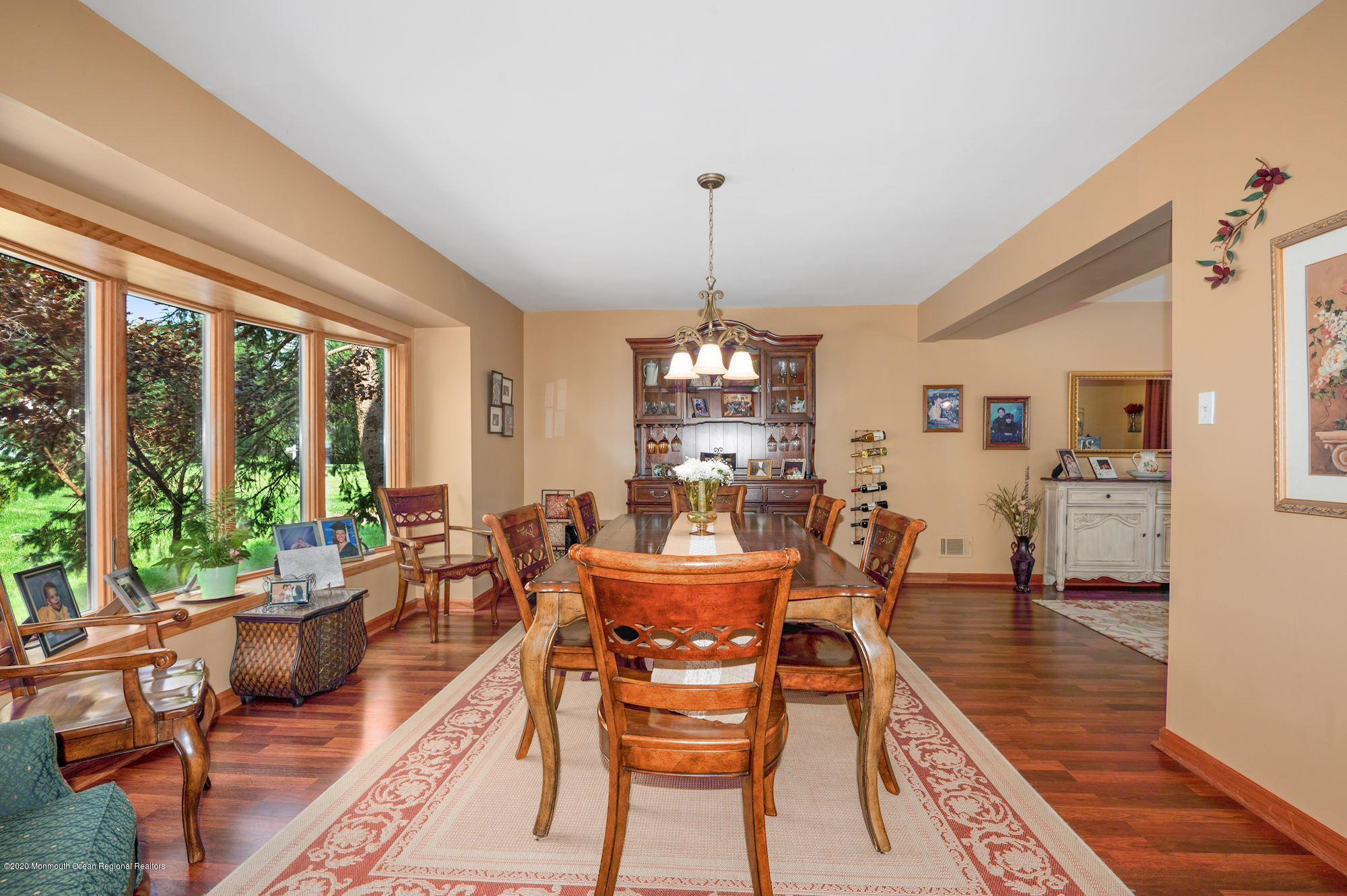 7 Lancelot Road Manalapan, NJ 07726 - Photo 7 of 31 Living Room